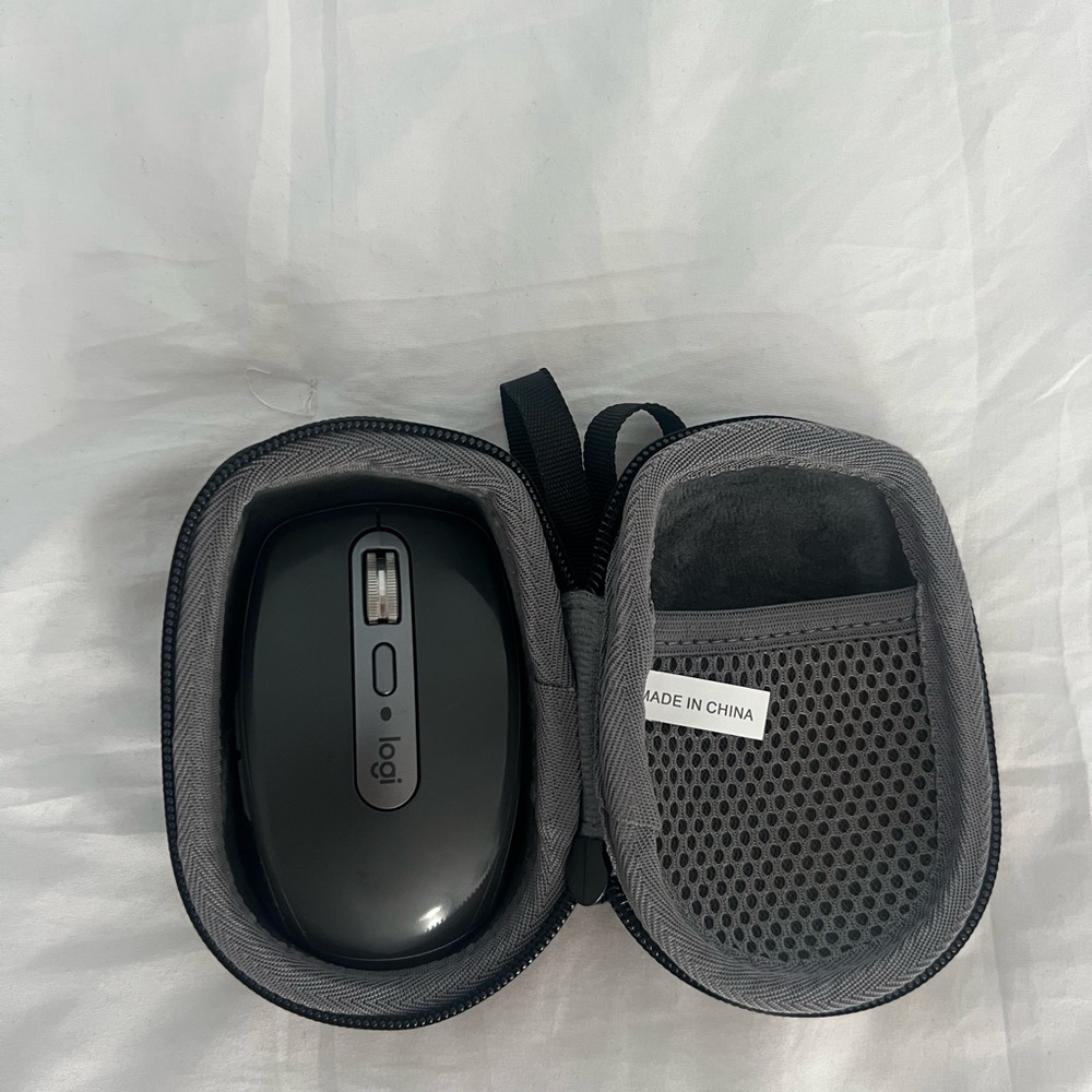 Logitech Wireless Mouse - Picture 3 of 4